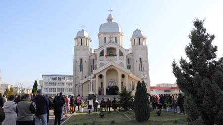 Un fragment din Cinstitul Brâu al Maicii Domnului ajunge azi în Baia Mare