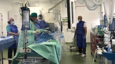 Continuă seria premierelor medicale la Spitalul Județean Baia Mare; Cinci cazuri de patologie aortică abdominală complexă, cu risc vital, rezolvate endovascular