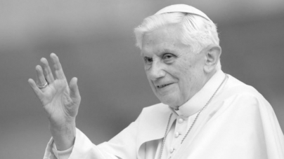 Papa emerit Benedict al XVI-lea a murit la vârsta de 95 de ani