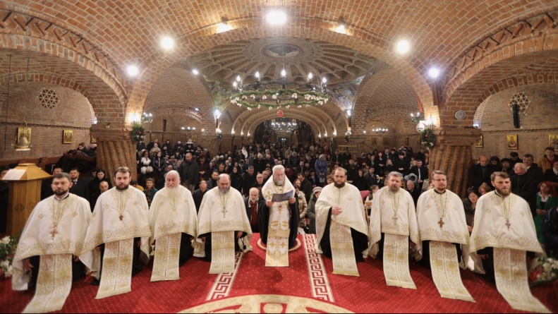 Slujba în noaptea trecerii dintre ani la Catedrala Episcopală din Baia Mare