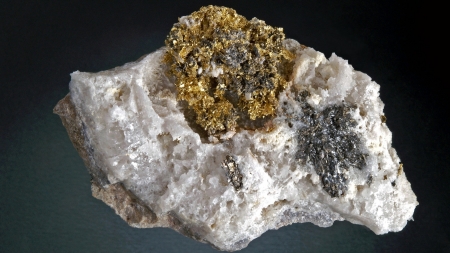 Aur, cuarţ, blendă este exponatul săptămânii la Muzeul de Mineralogie Baia Mare