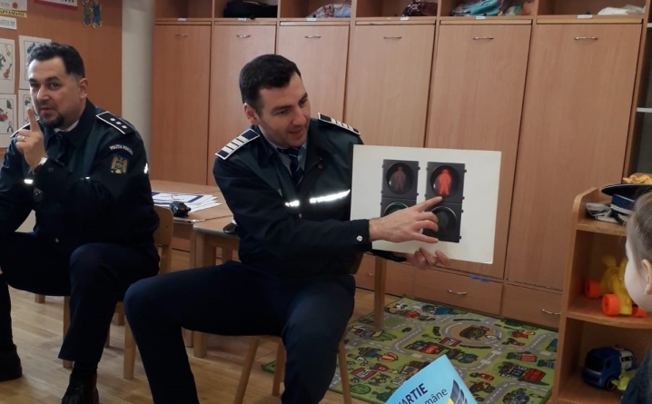 Micuții de la Grădinița “Ion Creangă” din Baia Mare, la discuții cu polițiștii