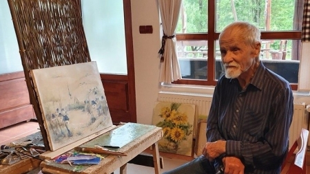 Artistul nonagenar Gheorghe Codrea expune pentru prima dată în Baia Mare lucrări inspirate din lumea maramureșeană