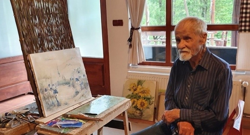 Artistul nonagenar Gheorghe Codrea expune pentru prima dată în Baia Mare lucrări inspirate din lumea maramureșeană