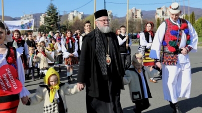 Cu dorința unui viitor: Marșul pentru viață și familie pe străzile din Baia Mare! Cuvântul PS Părinte Iustin, despre importanța acestei activități!