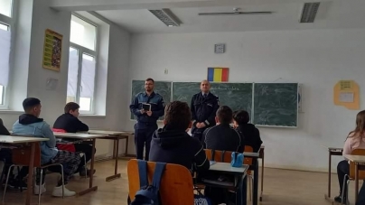 Siguranța școlară: Aproximativ 200 de elevi din Copalnic Mănăștur, Cernești, Poienile de sub Munte și Borșa au stat la discuții cu jandarmii și polițiștii