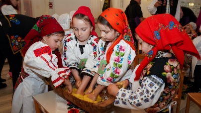 Peste 100 de copii și tineri au preparat cozonaci în cadrul celei de-a II-a ediții a concursul județean „Gastronomie și tradiții de pe meleaguri românești”