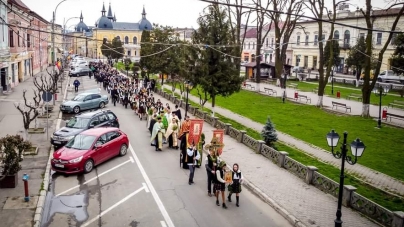 În Sighetu Marmației: Procesiune în ajunul Praznicului Intrării Domnului în Ierusalim