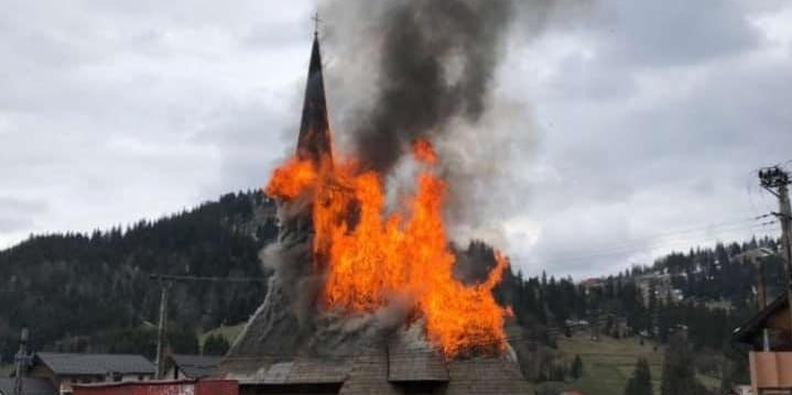 Mesajul Episcopiei Maramureșului și Sătmarului în urma incendiului de la biserica de lemn din Borșa Complex