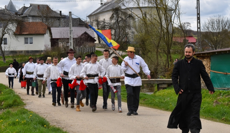 „Căruțul de la Cufoaia”: În localitatea maramureșeană s-a desfășurat un obicei de primăvară, consacrat celui mai harnic plugar