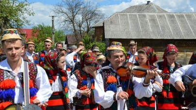 La Strâmtura: Fiii Satului, tradiție și spectacol!