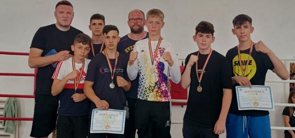 SS 2 Baia Mare a obținut mai multe medalii la Campionatul Național Școlar de Box organizat la Timișoara