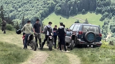 Un semnal foarte important despre o arie protejată maramureșeană: Off-road-ul năruie o adevărată frumusețe, Poiana de Narcise, în nordul județului!