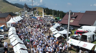 „Hora la Prislop” – lume multă, tradiții și voie bună; Cum a luat naștere evenimentul în urmă cu o jumătate de secol