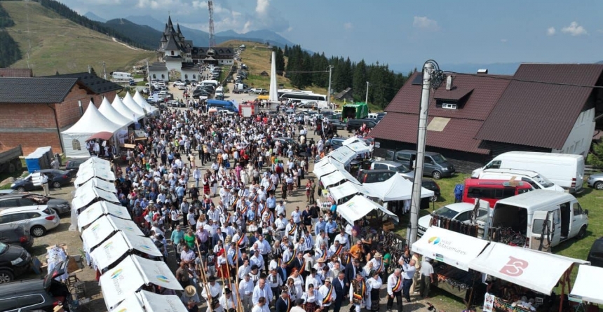 „Hora la Prislop” – lume multă, tradiții și voie bună; Cum a luat naștere evenimentul în urmă cu o jumătate de secol