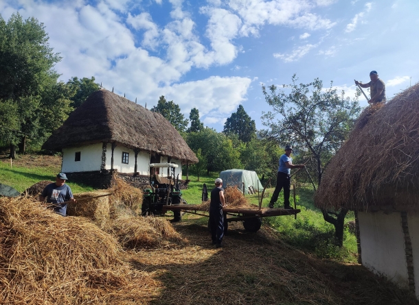 Muzeul Satului Baia Mare: Se restaurarează acoperișul Casei Cărpiniș, dar și cel al Casei Cicârlău