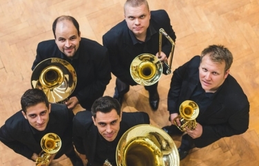 La Colonia Pictorilor din Baia Mare va avea loc Concertul „A Brassy Night”