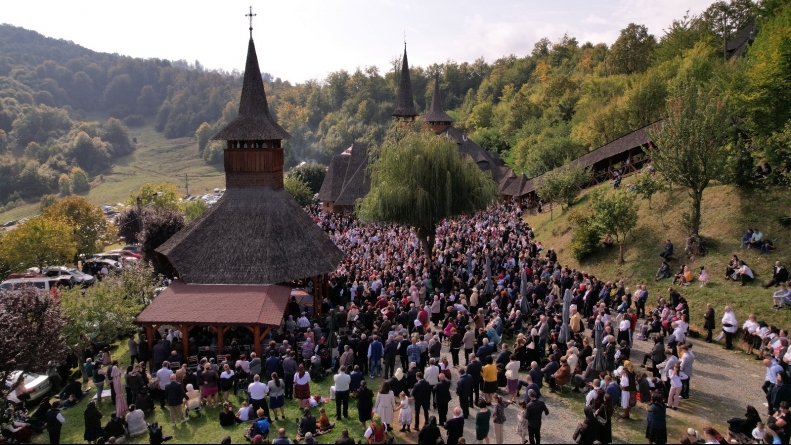 În această duminică: Foarte mulți credincioși au participat la hramul de toamnă al Mănăstirii Rohița