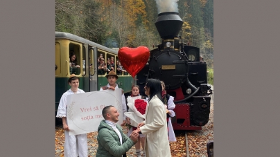 Moment special: Cerere în căsătorie după o plimbare cu Mocănița