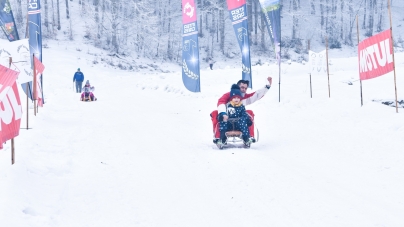 Zăpadă din plin, multă lume și veselie la cea de-a III-a ediție a evenimentul „Hai la săniuș!” de la Băiuț