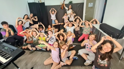 BiAcademy Music School organizează tabăra micilor artiști, în vacanța de schi, în Baia Mare