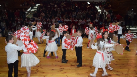 În Vișeu de Sus s-a desfășurat „Flori cu șnur de mărțișor” – spectacol artistic, expoziție de mărțișoare, felicitări, desene și colaje