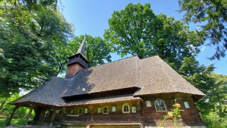 Biserica, monument istoric din Hărnicești