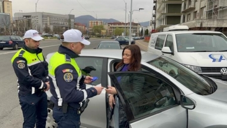 Șoferițe ”sancționate” cu mărțișoare, de polițiștii maramureșeni