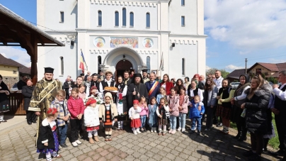 PS Timotei Sătmăreanul a săvârșit Liturghia Darurilor la Parohia Ortodoxă „Sfinții Apostoli Petru și Pavel” Săcălășeni