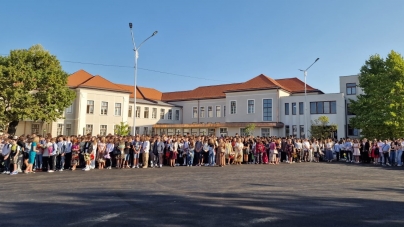 Echipajul Colegiului Național ”Gheorghe Șincai” Baia Mare reprezintă Maramureșul în Oradea la olimpiada națională de dezbateri