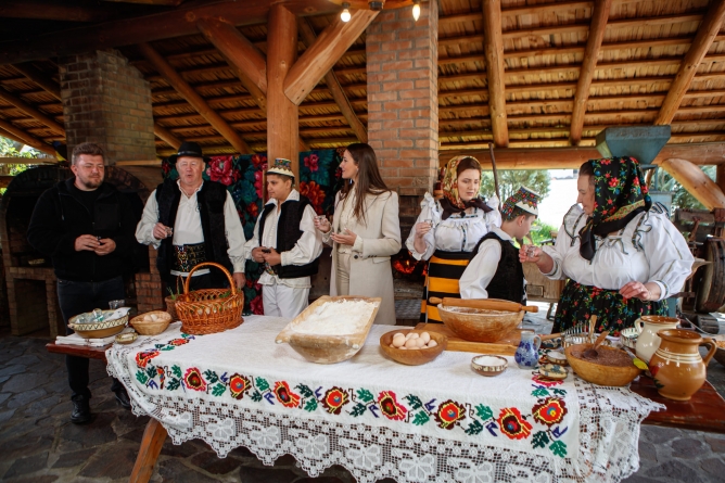 Emisiunea ROventura, din nou în Maramureș. Pregătirile de Paște sunt în toi