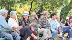 Câți pensionari are România și care este pensia medie