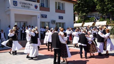 În Groși se organizează „Danț la șură cu lătureni”