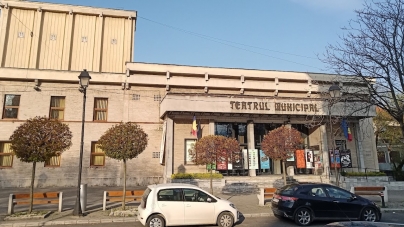 „Comedie pe întuneric” – premieră la Teatrul Municipal Baia Mare