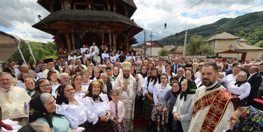 Liturghie arhierească la Parohia „Sfinții Împărați Constantin și Elena” din Vișeu de Sus