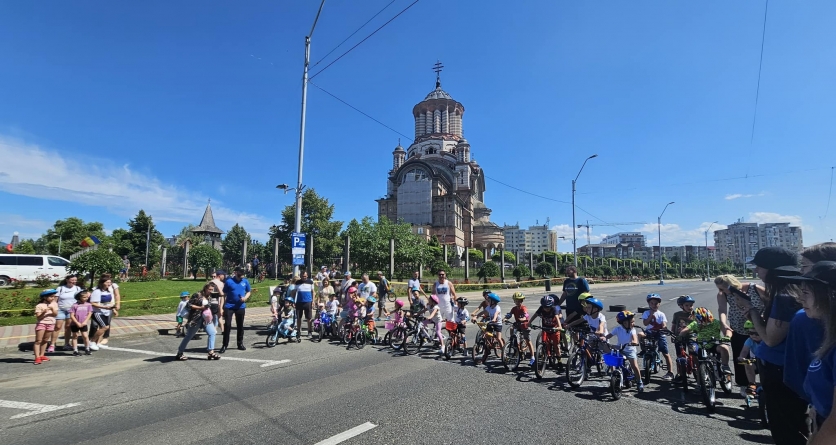 Concursul „Micul biciclist creștin” a renit aproape 100 de participanți