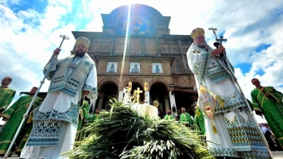 Programul liturgic al Ierarhilor la Praznicul Pogorârii Sfântului Duh