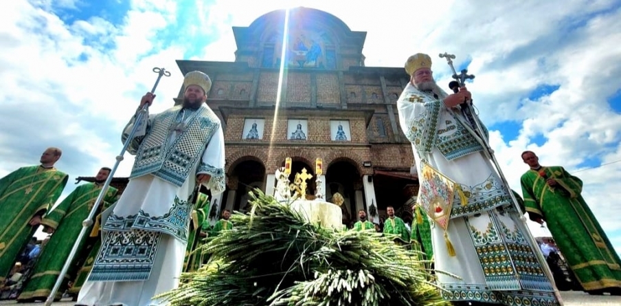 Programul liturgic al Ierarhilor la Praznicul Pogorârii Sfântului Duh