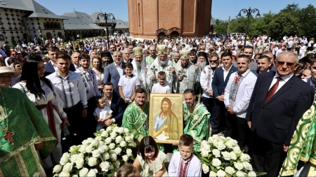 A fost hramul Mănăstirii Scărișoara Nouă; Trei ierarhi s-au aflat în mijlocul credincioșilor