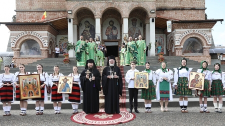 Ierarhii au slujit la Catedrala Episcopală din Baia Mare de Praznicul Rusaliilor