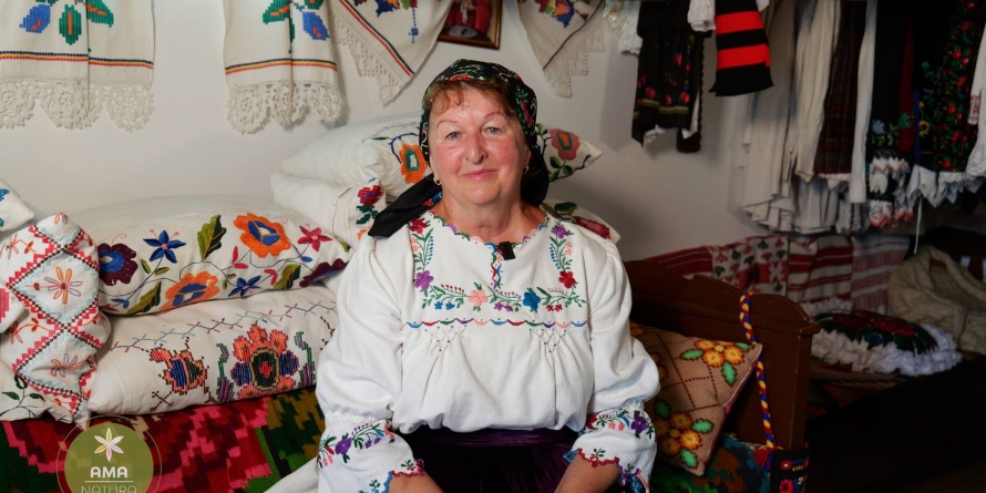 Elvira Moșuț din Coaș, o păstrătoare a tradiției; Are amenajată acasă o odăiță în care sunt păstrate obiecte vechi de mare valoare