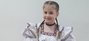 Exclusiv DirectMM: La povești cu micuța Dora Maria Debreczeni