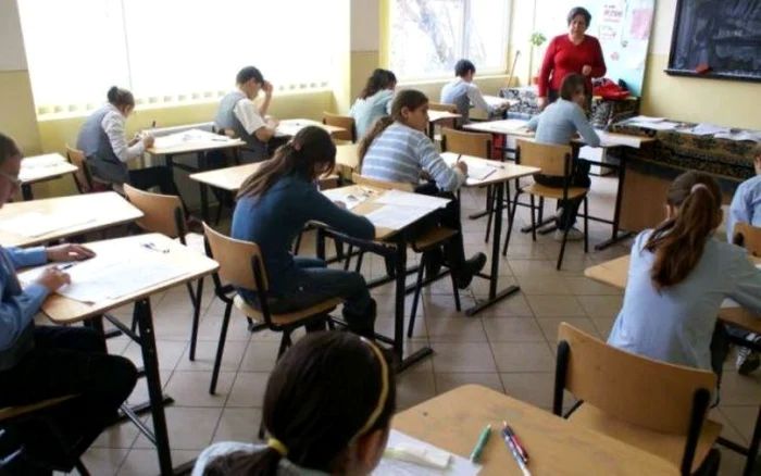 Bani în plus pentru dascălii care vor scana lucrările, la examenele din această vară