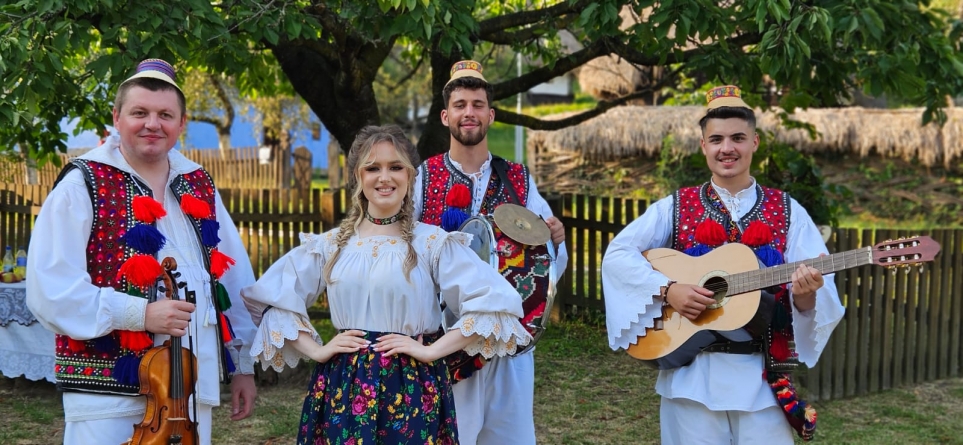 „Ceteruca mândru cântă” – cântec de nuntă lansat de artista băimăreancă Diana Topan