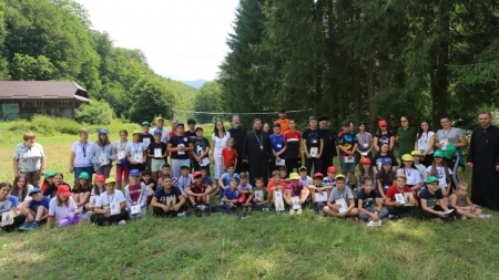 PS Timotei Sătmăreanul s-a aflat în miijlocul copiilor din tabăra „Dragoste și prietenie” de la poalele Țibleșului