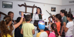 Copiii din Vișeu de Sus au pornit într-o aventură tradițională