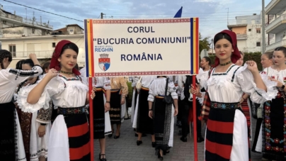 Surorile Antonia și Cosmina Ghiman din Buzești au participat, alături de Corul „Bucuria Comuniunii” Reghin, la un festival din Grecia