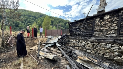 Casa din Cavnic distrusă zilele trecute de incendiu va fi reconstruită prin Proiectul Eparhial „Construiește o casă, zidește suflete”