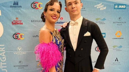 O pereche de dansatori ai Clubului „Galactic Dance” au participat la o competiție de dans sportiv de la Stuttgart