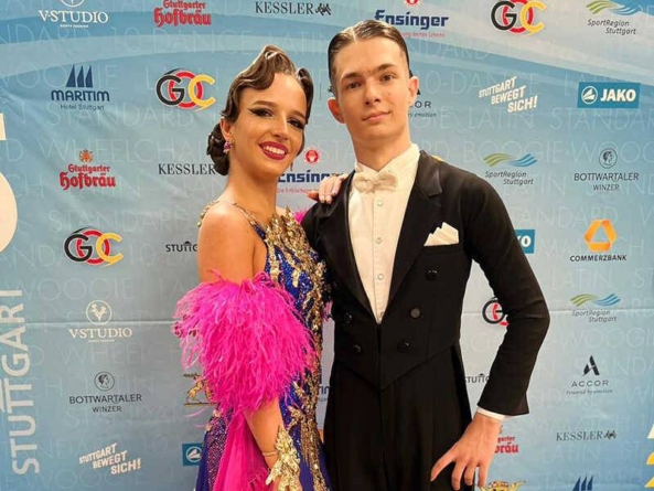 O pereche de dansatori ai Clubului „Galactic Dance” au participat la o competiție de dans sportiv de la Stuttgart